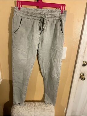 Woman’s Light Gray Drawstring Casual Pants
